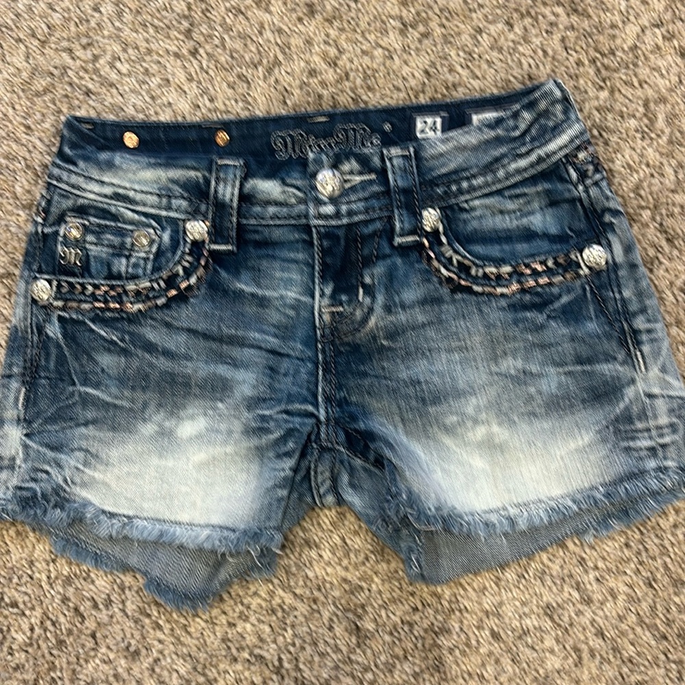 Women’s distressed Miss Me Jean short